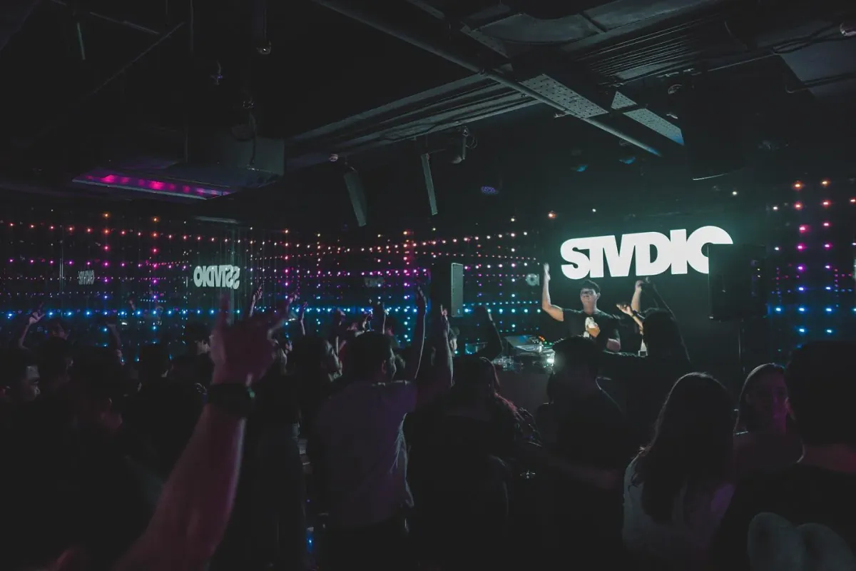 Lounge venues — explore 7 options